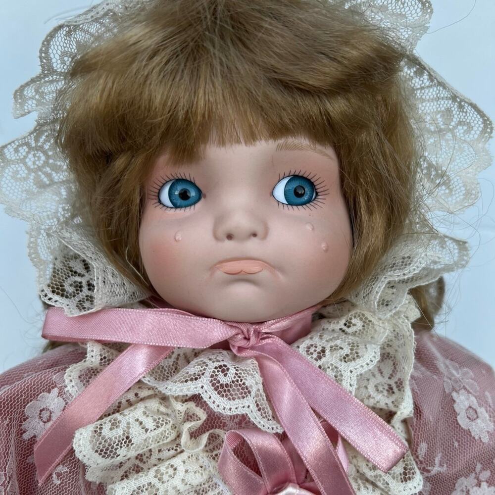 SEYMOUR MANN “Joanne” collectors 18" Doll.